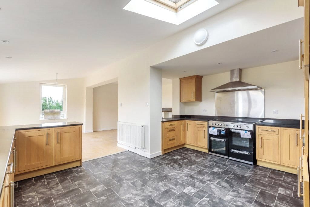 5 bedroom house, Holmsley Lane, Brierley S72 - Available