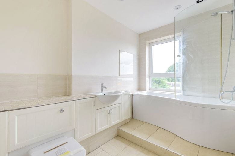 5 bedroom house, Holmsley Lane, Brierley S72 - Available