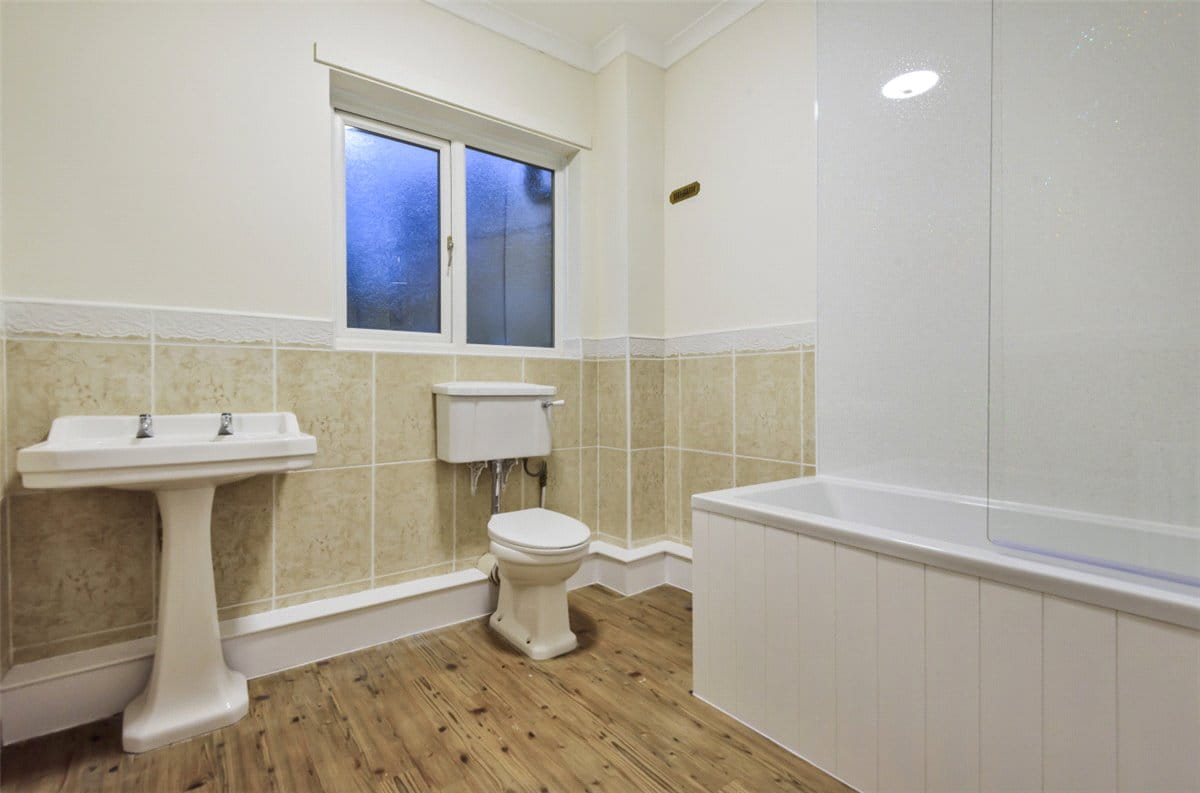 4 bedroom house, Chesterfield Road, Barlborough S43 - Available