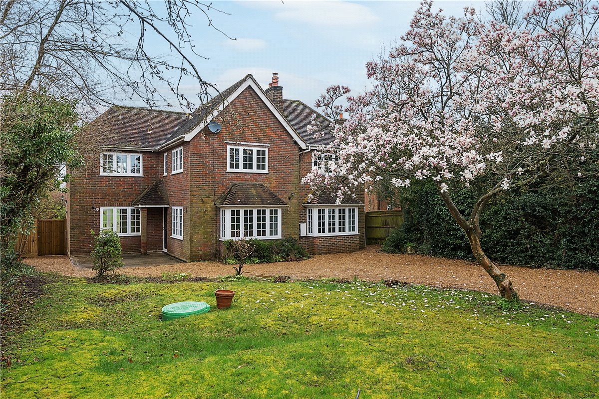4 bedroom house, Ballinger Road, South Heath HP16 - Available