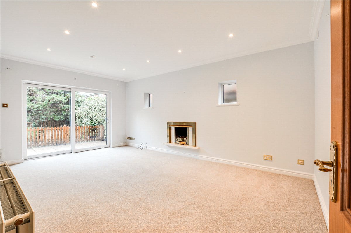 4 bedroom house, Burnside, Hale Barns WA15 - Available