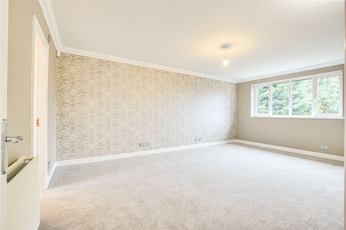 4 bedroom house, Burnside, Hale Barns WA15 - Available