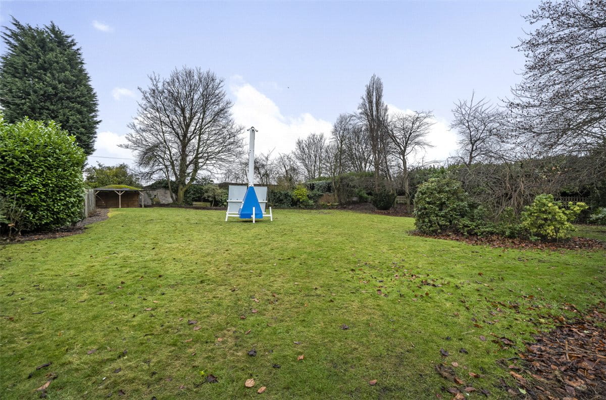 4 bedroom house, Pontefract Road, Crofton WF4 - Available