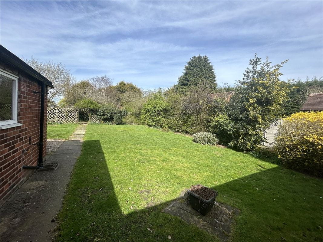 2 bedroom bungalow, Newcastle Road, Chorlton CW2 - Available