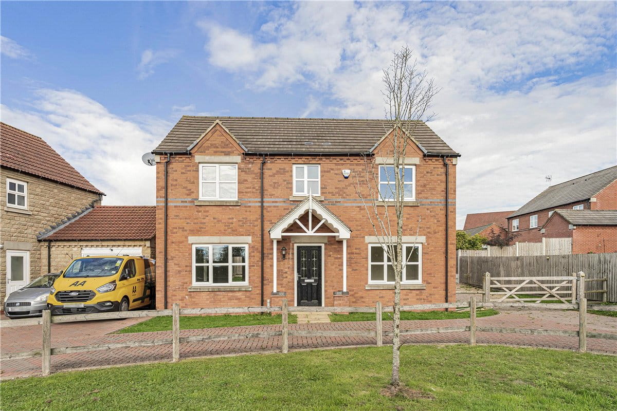 4 bedroom house, Thurgaton Way, Newton DE55 - Available