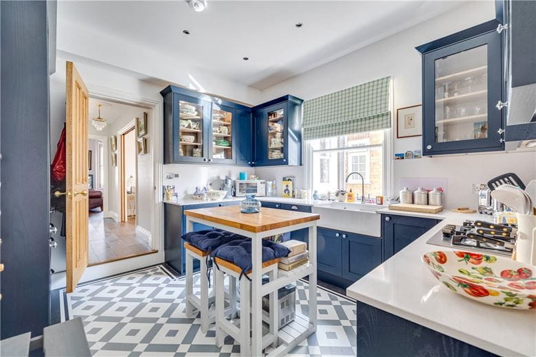3 bedroom flat, Queensmill Road, London SW6 - Available
