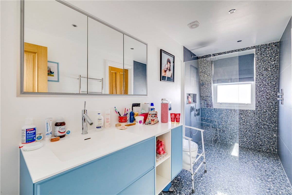 3 bedroom flat, Queensmill Road, London SW6 - Available