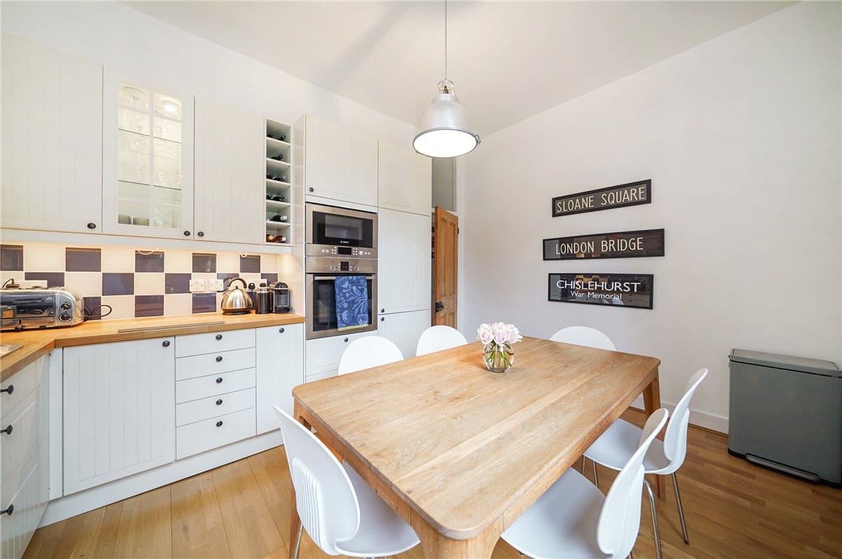 3 bedroom flat, Bishops Mansions, Fulham SW6 - Available