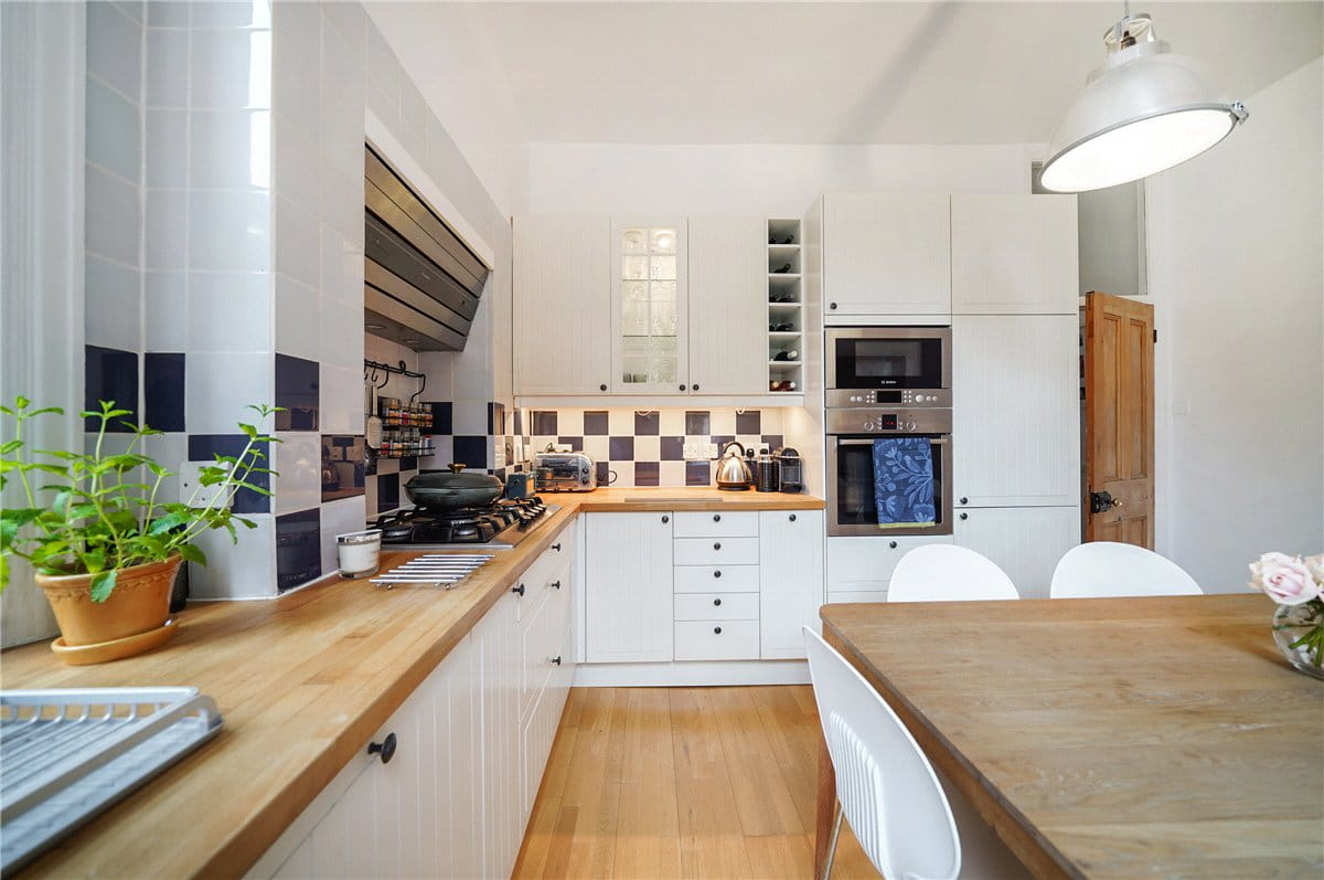 3 bedroom flat, Bishops Mansions, Fulham SW6 - Available