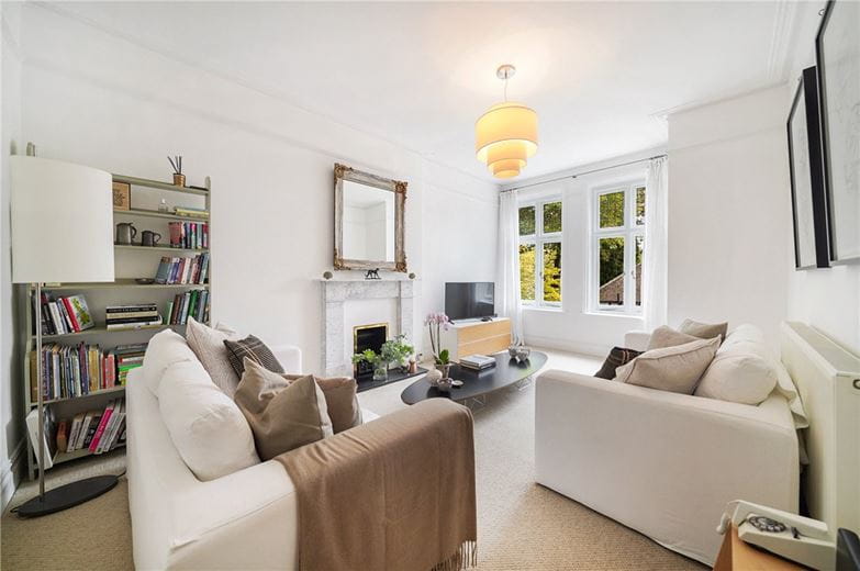 3 bedroom flat, Bishops Mansions, Fulham SW6 - Available