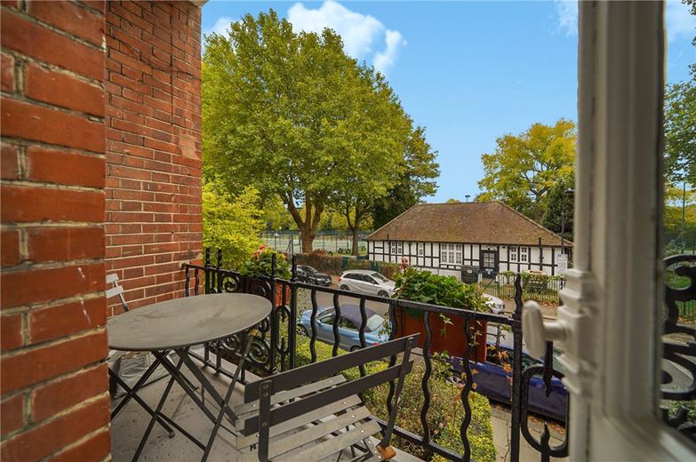 3 bedroom flat, Bishops Mansions, Fulham SW6 - Available