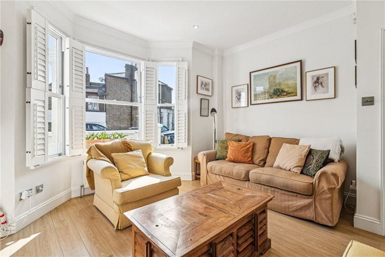 2 bedroom flat, Wingrave Road, London W6 - Available