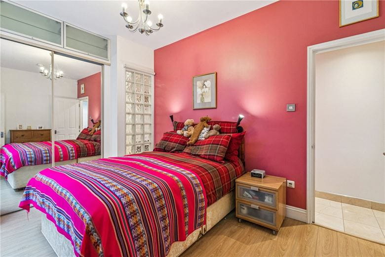 2 bedroom flat, Wingrave Road, London W6 - Available