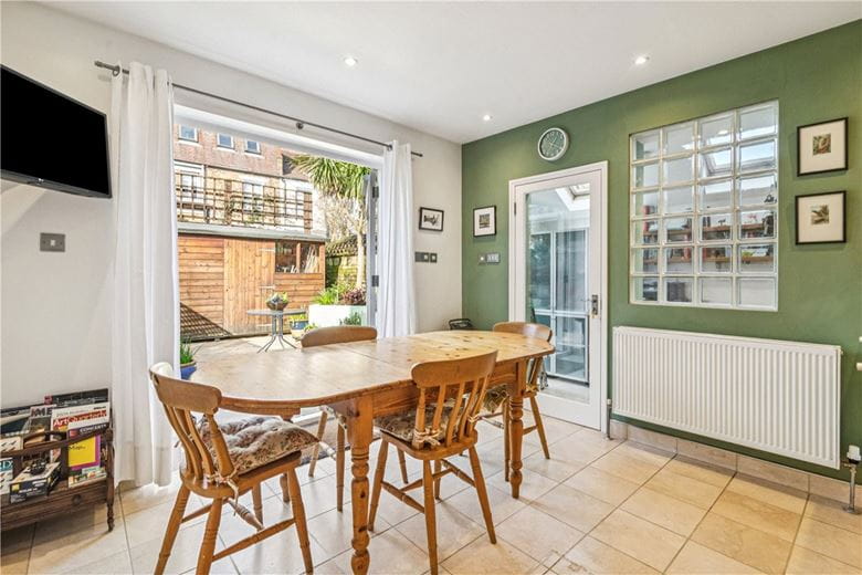 2 bedroom flat, Wingrave Road, London W6 - Available