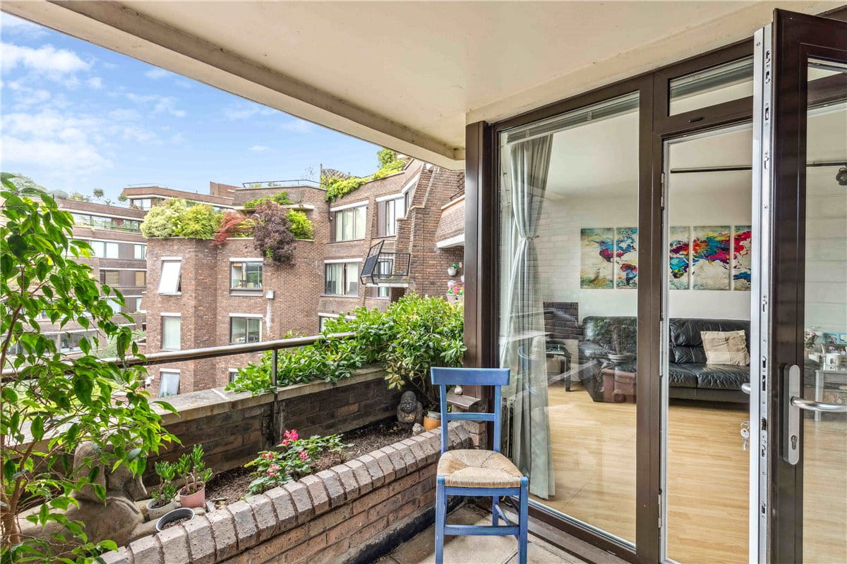 2 bedroom flat, Alder Lodge, 73 Stevenage Road SW6 - Available