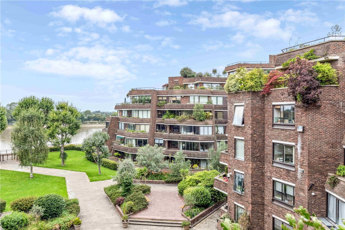 2 bedroom flat, Alder Lodge, 73 Stevenage Road SW6 - Available