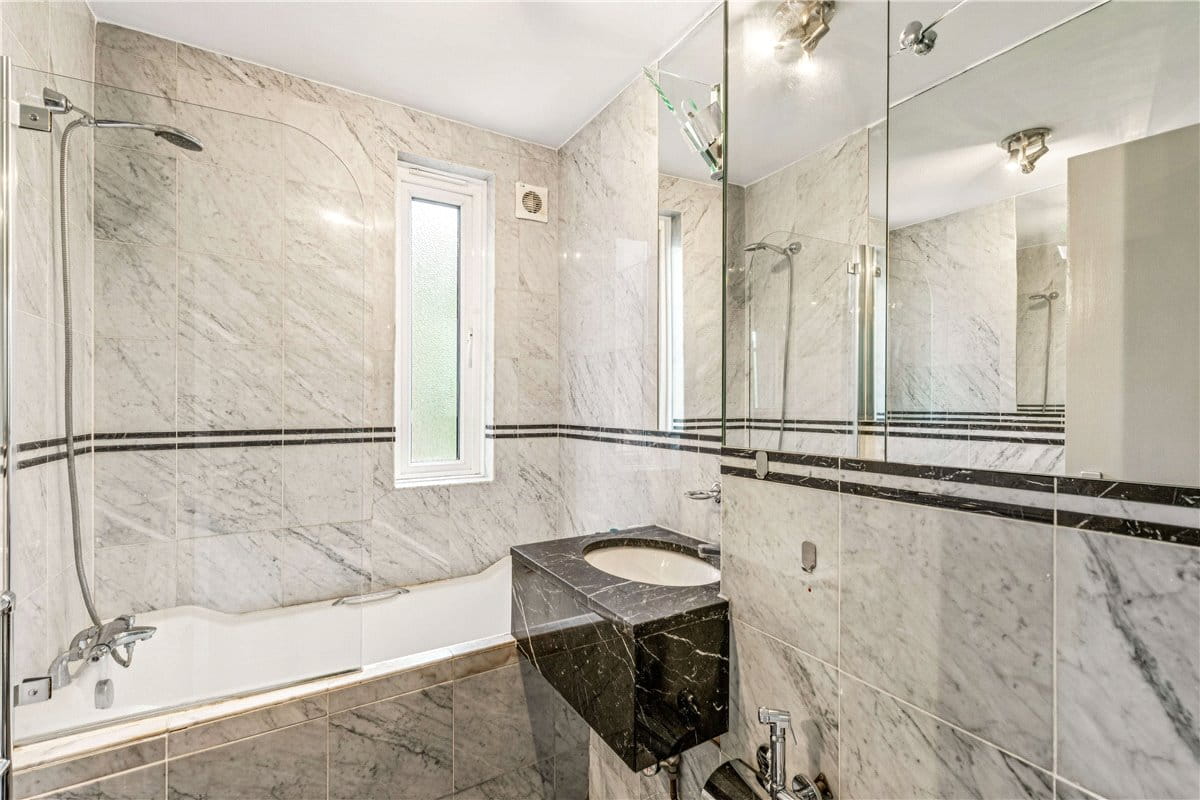 2 bedroom flat, Alder Lodge, 73 Stevenage Road SW6 - Available