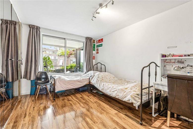 2 bedroom flat, Alder Lodge, 73 Stevenage Road SW6 - Available