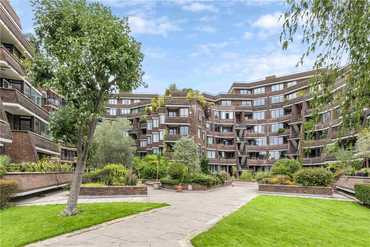 2 bedroom flat, Alder Lodge, 73 Stevenage Road SW6 - Available