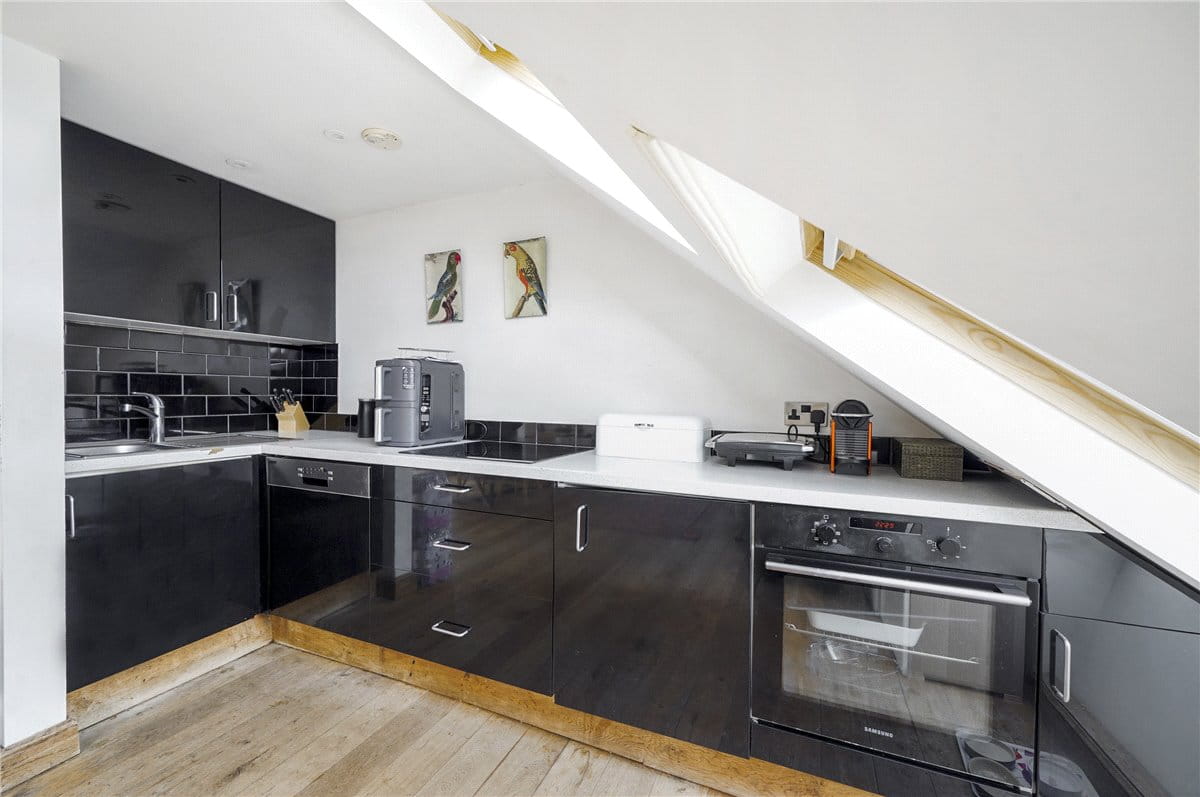 3 bedroom flat, Bronsart Road, Fulham SW6 - Available