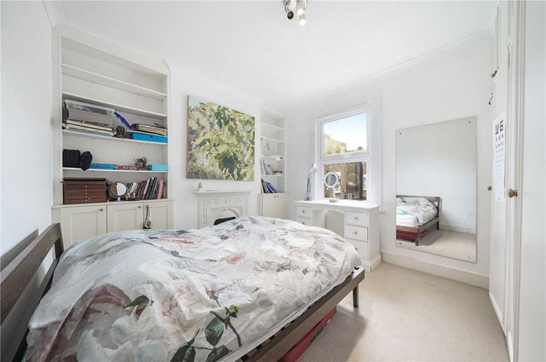 3 bedroom flat, Bronsart Road, Fulham SW6 - Available