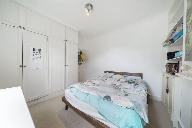 3 bedroom flat, Bronsart Road, Fulham SW6 - Available