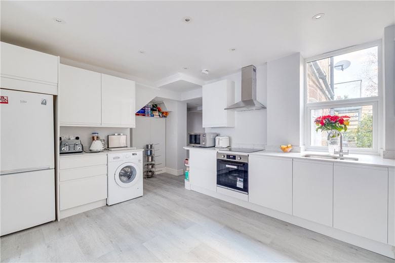 2 bedroom flat, Inglethorpe Street, Fulham SW6 - Available