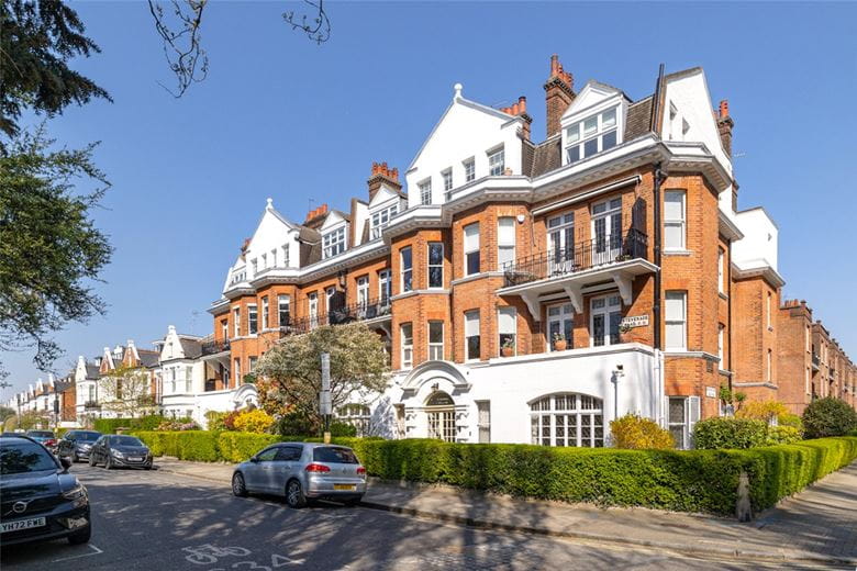 3 bedroom flat, Bishops Mansions, Stevenage Road SW6 - Available