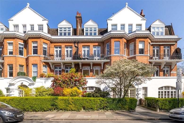 3 bedroom flat, Bishops Mansions, Stevenage Road SW6 - Available