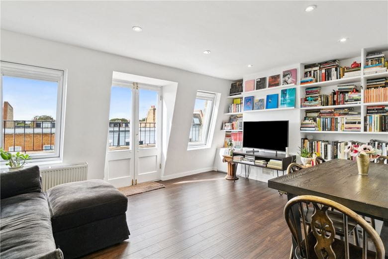 2 bedroom flat, Waldemar Avenue, London SW6 - Available