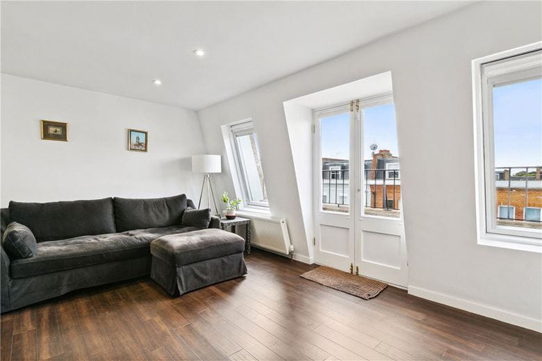 2 bedroom flat, Waldemar Avenue, London SW6 - Available