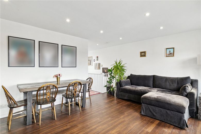 2 bedroom flat, Waldemar Avenue, London SW6 - Available