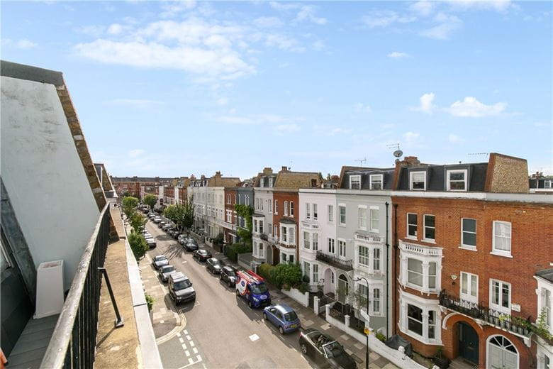 2 bedroom flat, Waldemar Avenue, London SW6 - Available
