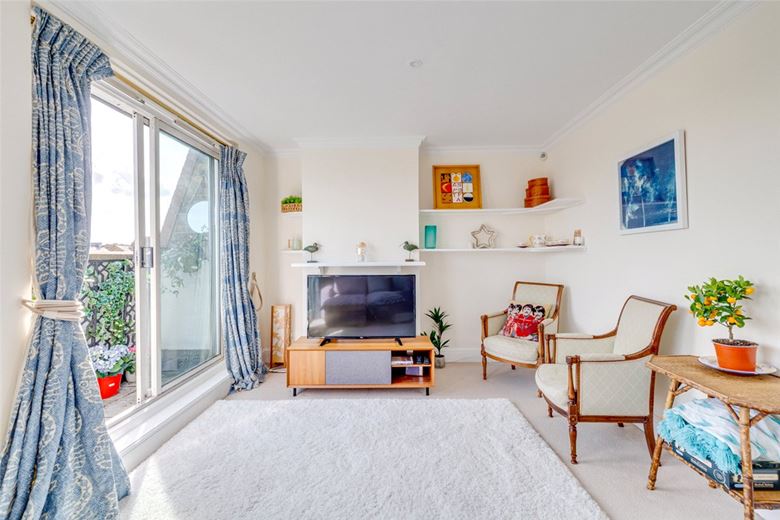 3 bedroom flat, Oxberry Avenue, London SW6 - Sold STC