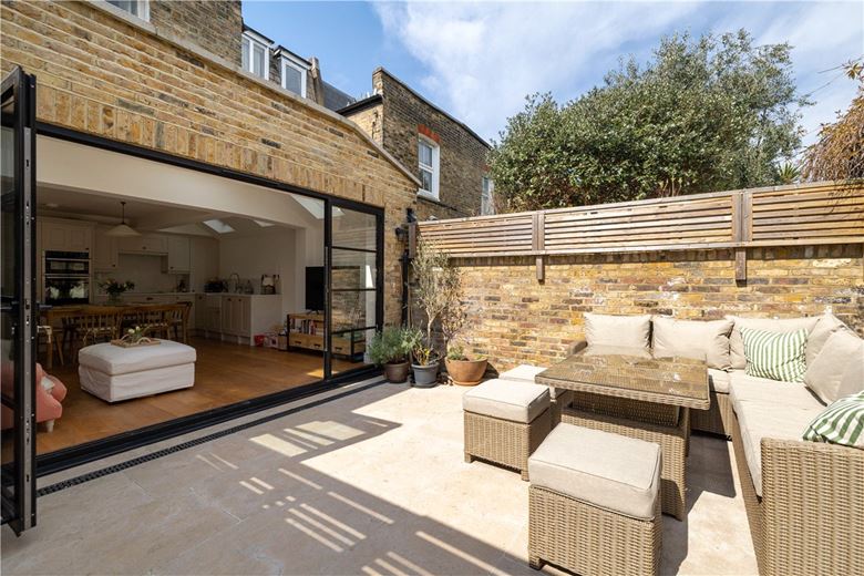 2 bedroom flat, Hartismere Road, Hammersmith And Fulham SW6 - Sold STC