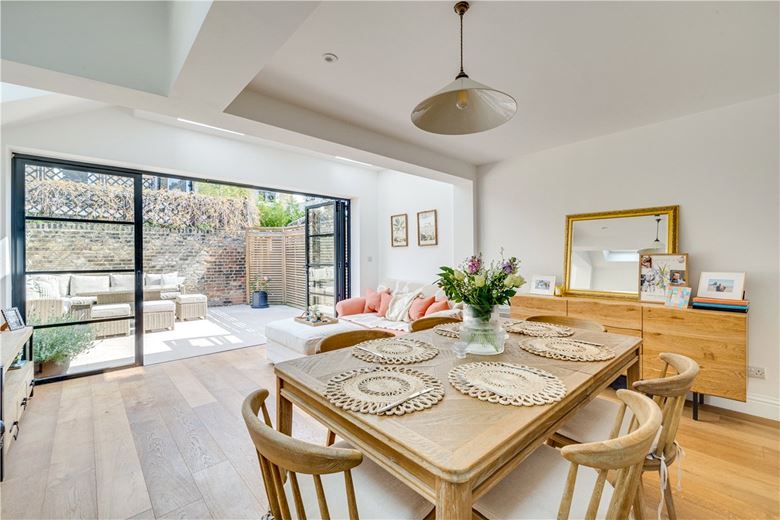 2 bedroom flat, Hartismere Road, Hammersmith And Fulham SW6 - Available