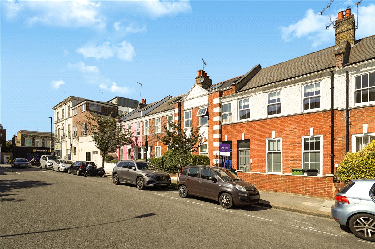 2 bedroom flat, Racton Road, London SW6 - Available