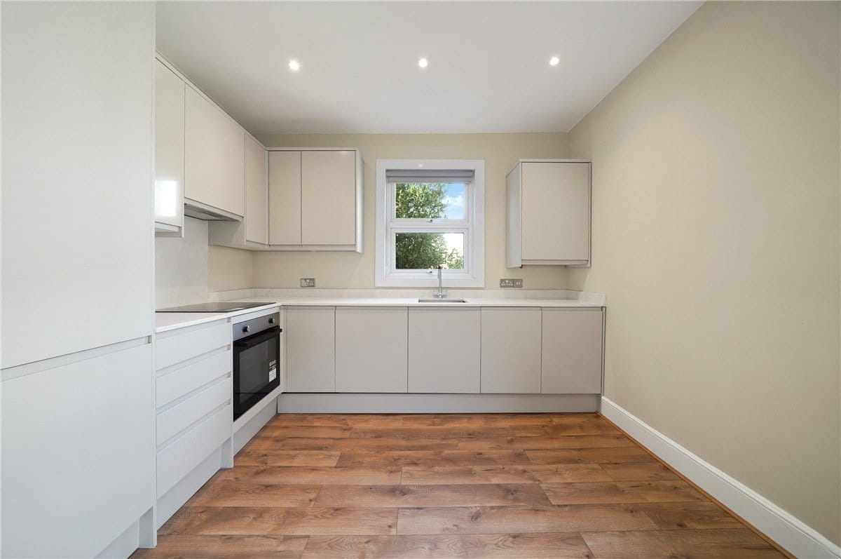 2 bedroom flat, Racton Road, London SW6 - Available