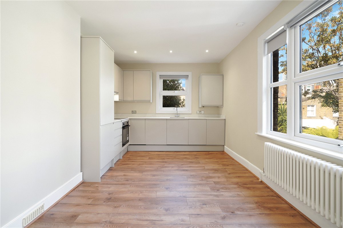 2 bedroom flat, Racton Road, London SW6 - Available