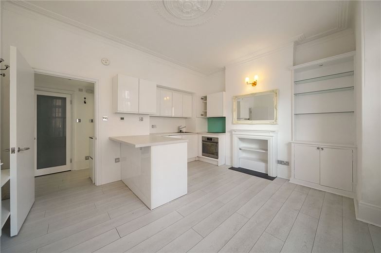 1 bedroom flat, Buer Road, London SW6 - Available