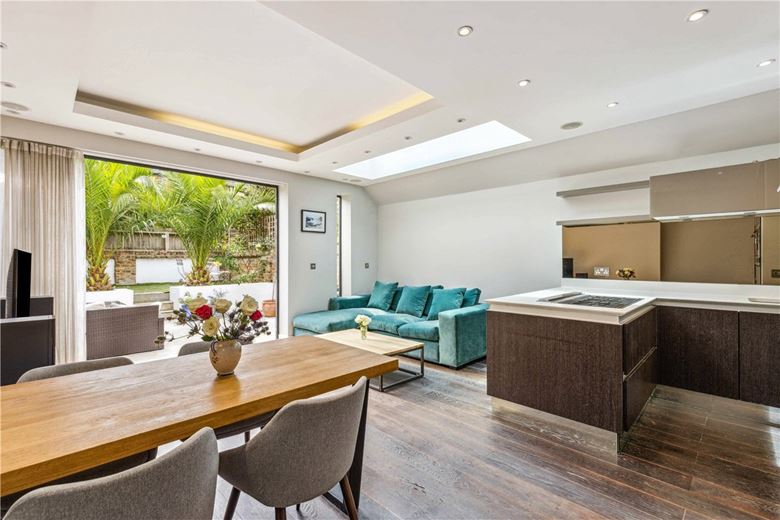 2 bedroom flat, Gowan Avenue, London SW6 - Available