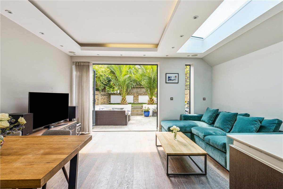 2 bedroom flat, Gowan Avenue, London SW6 - Available