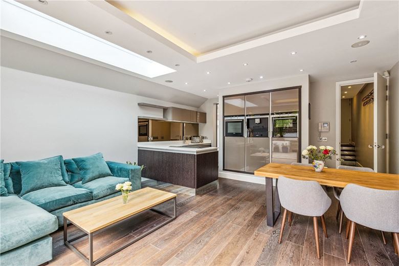 2 bedroom flat, Gowan Avenue, London SW6 - Available