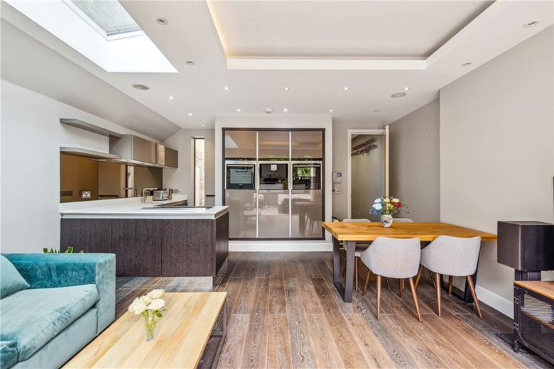 2 bedroom flat, Gowan Avenue, London SW6 - Available