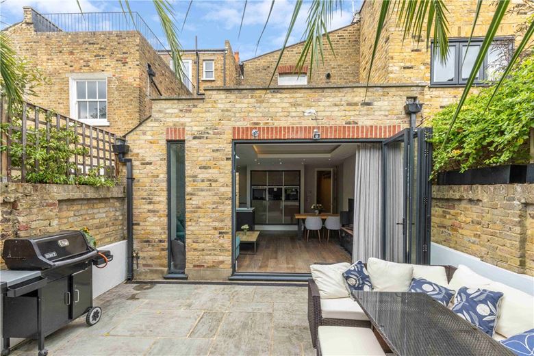 2 bedroom flat, Gowan Avenue, London SW6 - Available