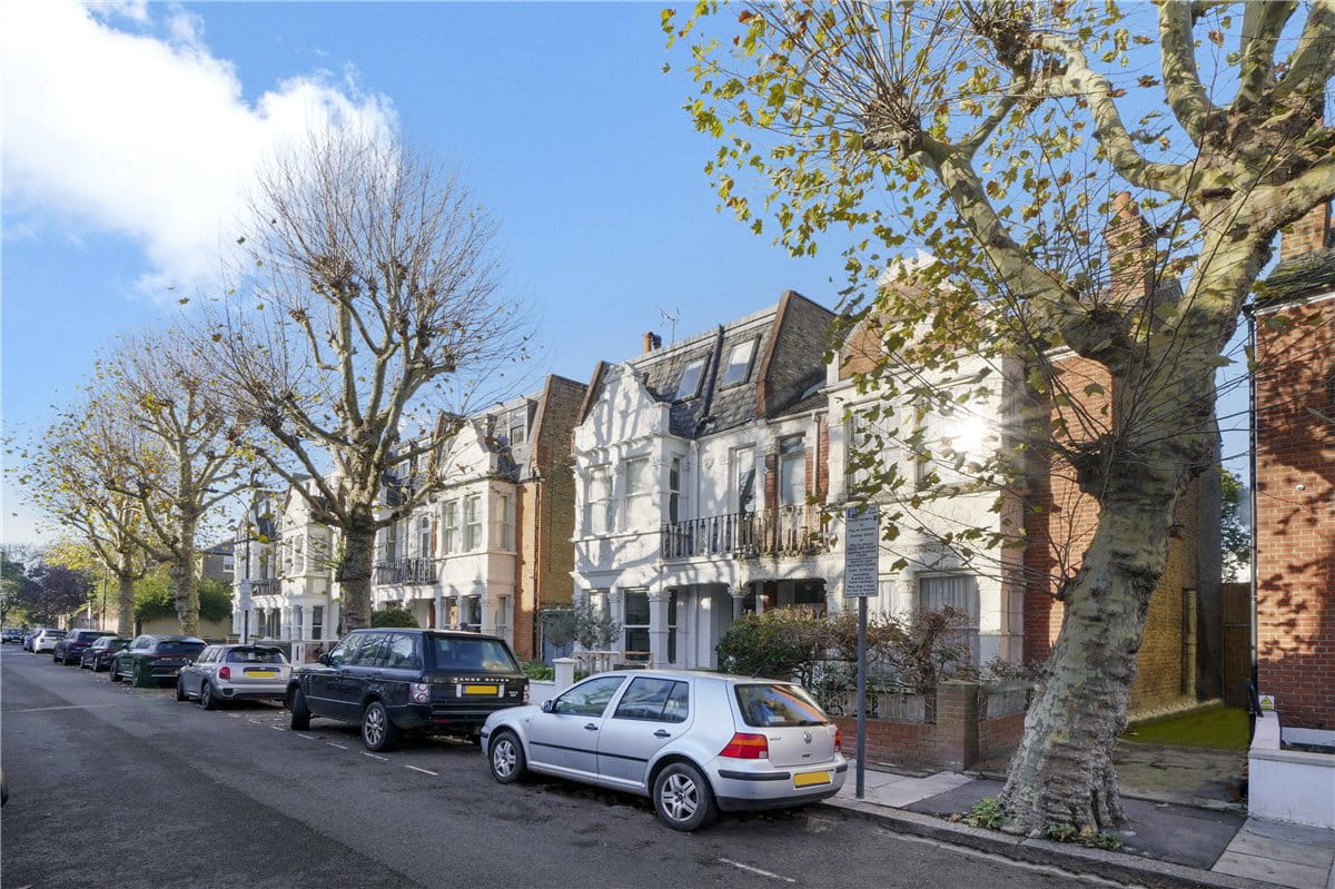 3 bedroom house, Ellerby Street, London SW6 - Available