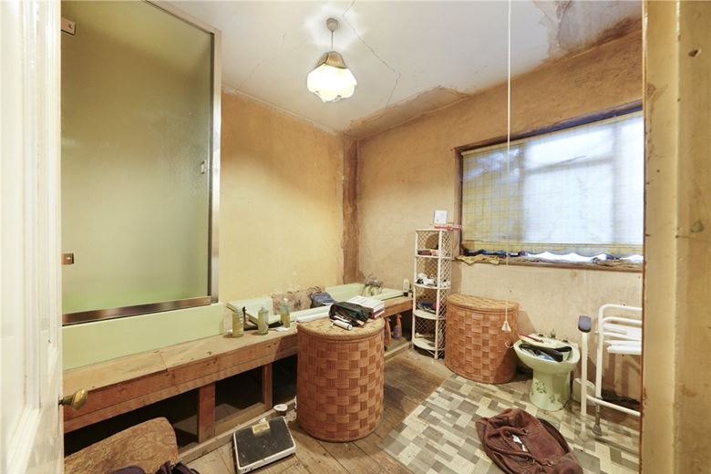 3 bedroom house, Ellerby Street, London SW6 - Available