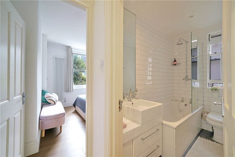 2 bedroom flat, Mirabel Road, London SW6 - Available