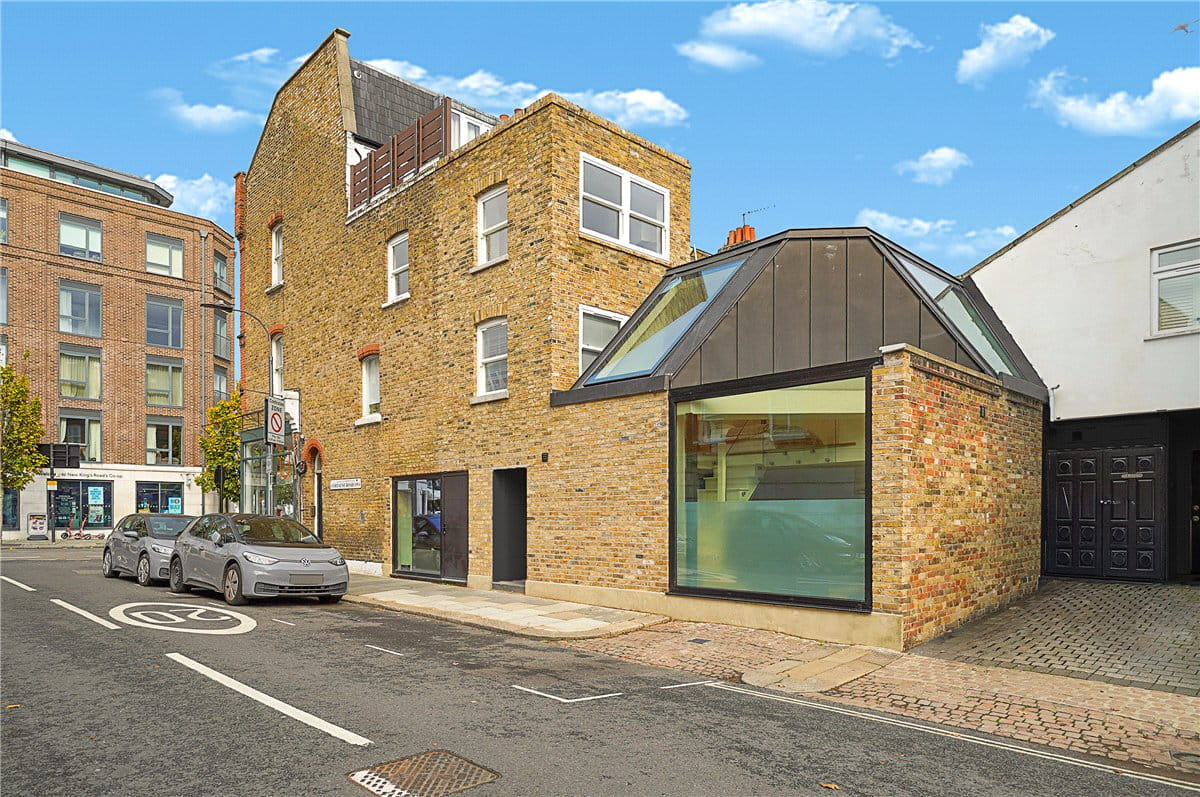 3 bedroom house, Cortayne Road, London SW6 - Available