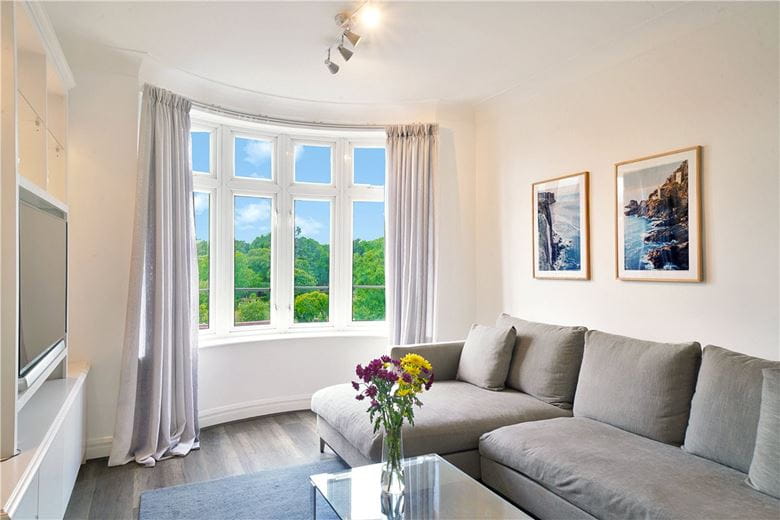 2 bedroom flat, Fulham High Street, London SW6 - Available